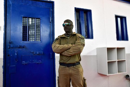 نادي الأسير: إعلان الاحتلال بإدخال أسلحة جديدة لاستهداف الأسرى دلالة على قراره بقتل المزيد منهم