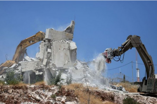 الاحتلال يهدم منزلين في بيت لحم