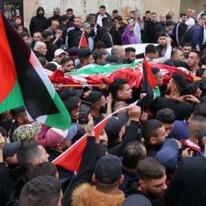 أهالي عوريف يشيعون جثمان الشهيد أحمد شحادة