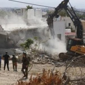 الاحتلال يُخطر بوقف البناء في 3 منازل ومصنع شرق قلقيلية