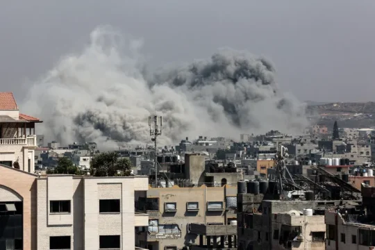 عشرات الشهداء وإسرائيل تحشد قواتها لاحتلال غزة