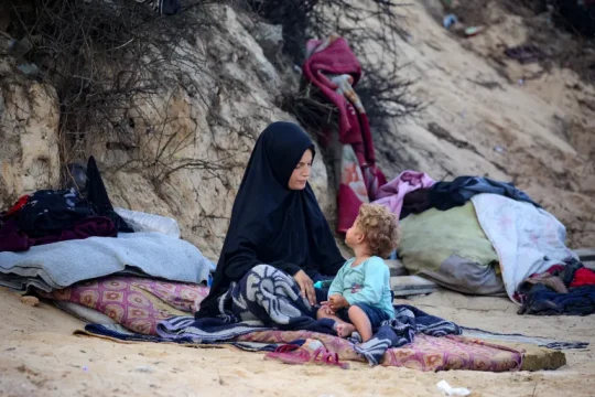 شهداء وتحليق مكثف لمسيرات الاحتلال بسماء غزة ونسف مبان غربها