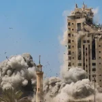 الاحتلال يفجر برج طيبة ويرتكب مجزرة بحق نازحين في غزة