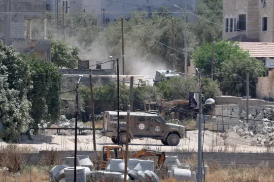 اشتباكات عنيفة في جنين والاحتلال يهدم منازل مقاومين بالضفة