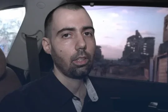 القسام تبث فيديو لأسير إسرائيلي يتجول داخل مدينة غزة