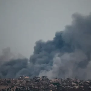 إسرائيل تقصف أبراج غزة وكاتس يعلن فتح "بوابات الجحيم"