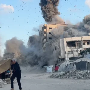حماس: تفاخر نتنياهو بتدمير الأبراج سادية وإجرام