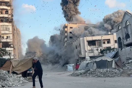 حماس: تفاخر نتنياهو بتدمير الأبراج سادية وإجرام