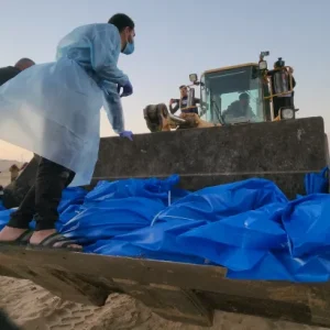 جثامين الشهداء مجهولي الهوية جرح غائر آخر في قلوب الغزيين