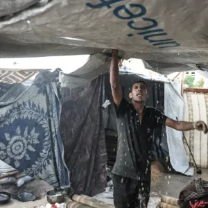 شتاء قاسٍ على الأبواب.. نازحو غزة يخوضون حربا جديدة تحت خيام بالية