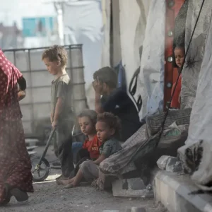 انتشال جثث شهداء بغزة ودعوات أممية لحماية الأطفال