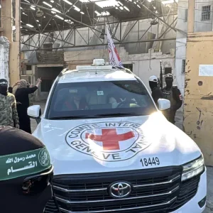 القسام سلّمت اليوم الأسرى الإسرائيليين الأحياء لديها في غزة (الأناضول)