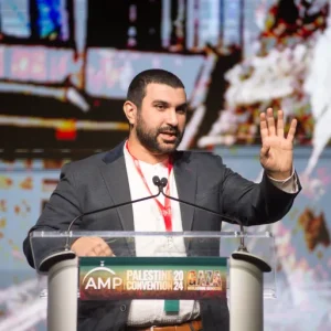 واشنطن تعتقل معلقا بريطانياً لانتقاده إسرائيل