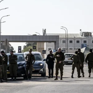 والا: الشاباك يستبعد 25 أسيرا بارزا من القائمة النهائية لتبادل الأسرى