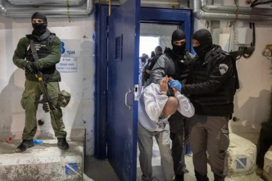 الاحتلال يحوّل السجون إلى أدوات انتقام.. مشاهد صادمة من جحيم "كتسيعوت"