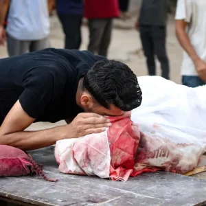 غزة تحصي مزيدا من شهداء القصف والتجويع في يوم آخر من الإبادة