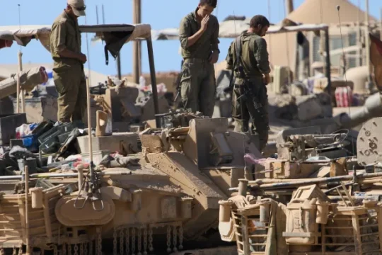 إعلام إسرائيلي: اتفاق وقف حرب غزة بات واقعا وهامش مناورتنا بيد ترامب