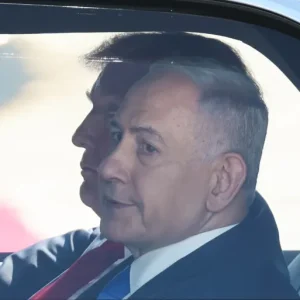 نتنياهو مع ترامب في السيارة التي تقلهما من مطار بن غوريون إلى الكنيست (الأوروبية)