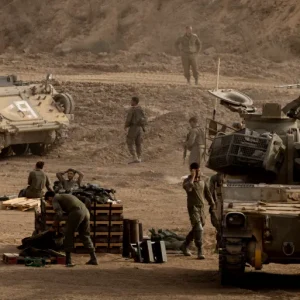 الجيش الإسرائيلي يشرع في الانسحاب وداخلية غزة توصي بالحذر