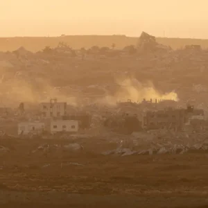 إصابة 3 فلسطينيين منهم طفل في قصف إسرائيلي على جنوب قطاع غزة