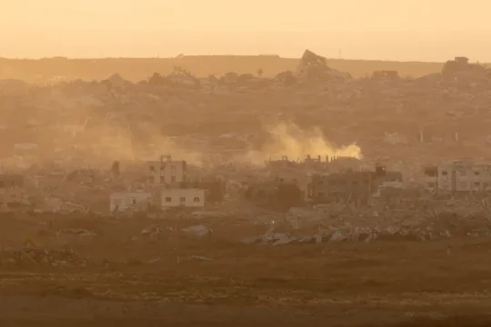 إصابة 3 فلسطينيين منهم طفل في قصف إسرائيلي على جنوب قطاع غزة