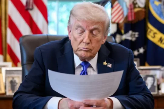 ترامب: أعتقد أن حماس مستعدة لسلام دائم ويجب على إسرائيل وقف قصف غزة فورًا