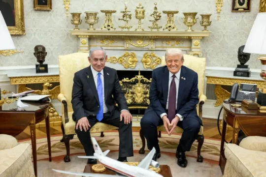 نتنياهو فوجئ برد ترامب ولبيد يتحدث عن "فرصة غير مسبوقة" لاستعادة الأسرى