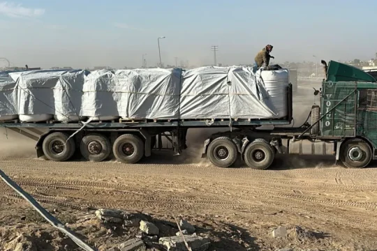 986 شاحنة مساعدات فقط دخلت قطاع غزة من أصل 6600 شاحنة كان من المقرر دخولها