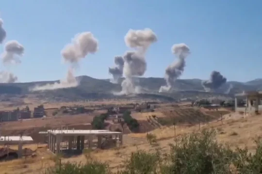 غارات على جنوب لبنان وإسرائيل تزعم استهداف موقع لإنتاج أسلحة