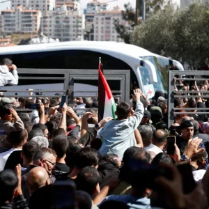 لحظات مؤثرة في استقبال الأسرى المحررين