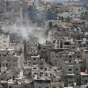 محللون: إسرائيل تسعى لتقسيم غزة وتقطيع الضفة لكانتونات