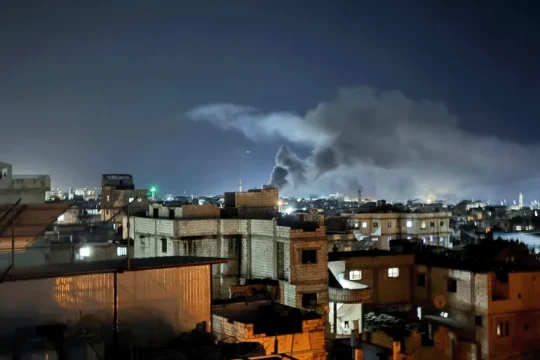 13 قتيلا في غارة إسرائيلية على مخيم عين الحلوة جنوبي لبنان