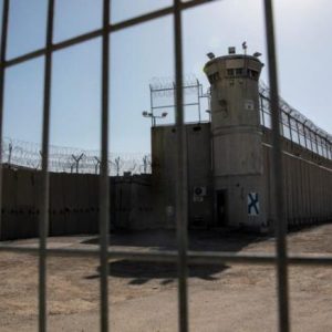 هيئة شؤون الأسرى ونادي الأسير يصدران قائمة بأسماء 30 معتقلاً إدارياً