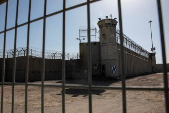 هيئة شؤون الأسرى ونادي الأسير يصدران قائمة بأسماء 30 معتقلاً إدارياً