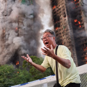 ارتفاع حصيلة ضحايا الحريق الهائل بهونغ كونغ والشرطة تعتقل 3 أشخاص