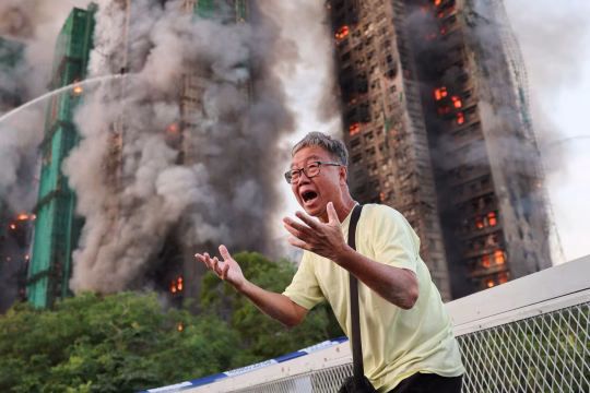 ارتفاع حصيلة ضحايا الحريق الهائل بهونغ كونغ والشرطة تعتقل 3 أشخاص