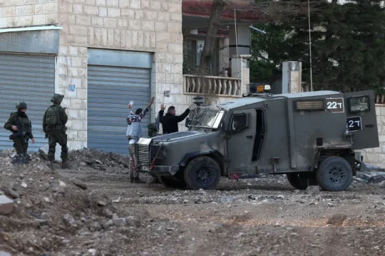 نادي الأسير: الاحتلال الإسرائيلي يعتقل مئات الفلسطينيين أسبوعيا بالضفة