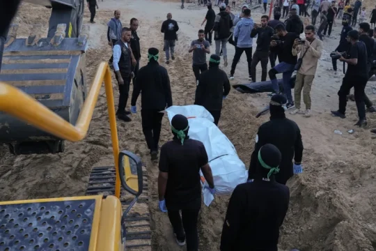 تسلم جثة أسير إسرائيلي بغزة للصليب الأحمر