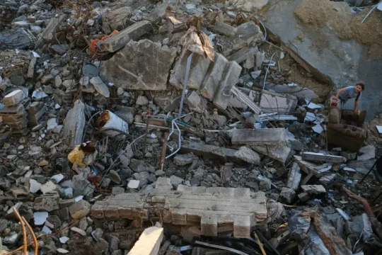 4 شهداء وسلسة غارات إسرائيلية مكثفة على غزة