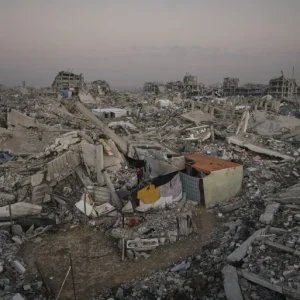 طفلان شهيدان بخان يونس والاحتلال يكثف قصفه بأنحاء غزة