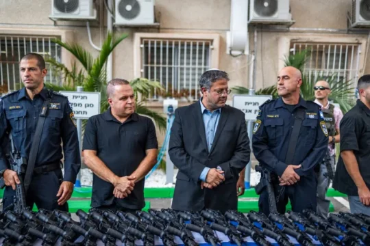 بن غفير يواصل مضاعفة عدد المستوطنين الحاصلين على رخص سلاح