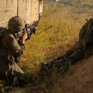 الاحتلال يزعم قتل 11 عنصرًا من حماس واعتقال 6 آخرين خرجوا من أنفاق رفح