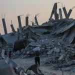 غارات ونسف منازل وتواصل البحث عن جثث المحتجزين في غزة