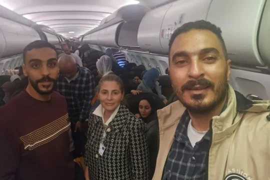 يديرها إسرائيلي إستوني.. شبكة غامضة تهرّب الغزيين عبر رحلات سرية