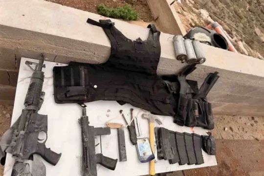 الاحتلال يغتال شابا في جنين ويعتقل العشرات بالضفة