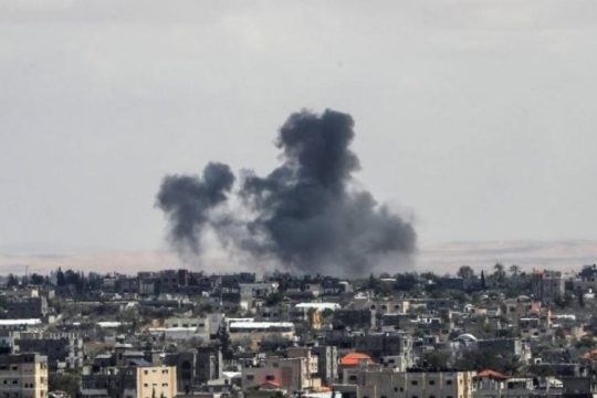 قصف مدفعي شرقي خانيونس وغزة والاحتلال يواصل خروقاته