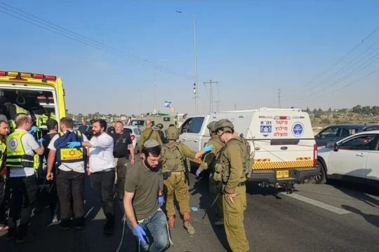 مقتل مستوطن وإصابة 3 آخرين في غوش عتصيون واستشهاد المنفذيْن