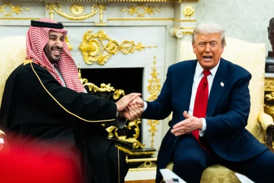 ترامب يستقبل بن سلمان: التطبيع وصفقة طائرات "أف–35" على الطاولة