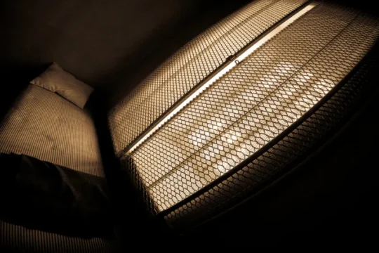 سيدة اغتُصبت 4 مرّات.. شهادات مروّعة حول جرائم الاحتلال في السجون