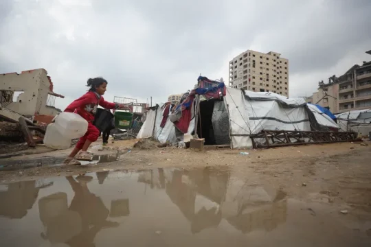 وفاة 9 فلسطينيين بغزة بسبب البرد وتداعيات المنخفض الجوي
